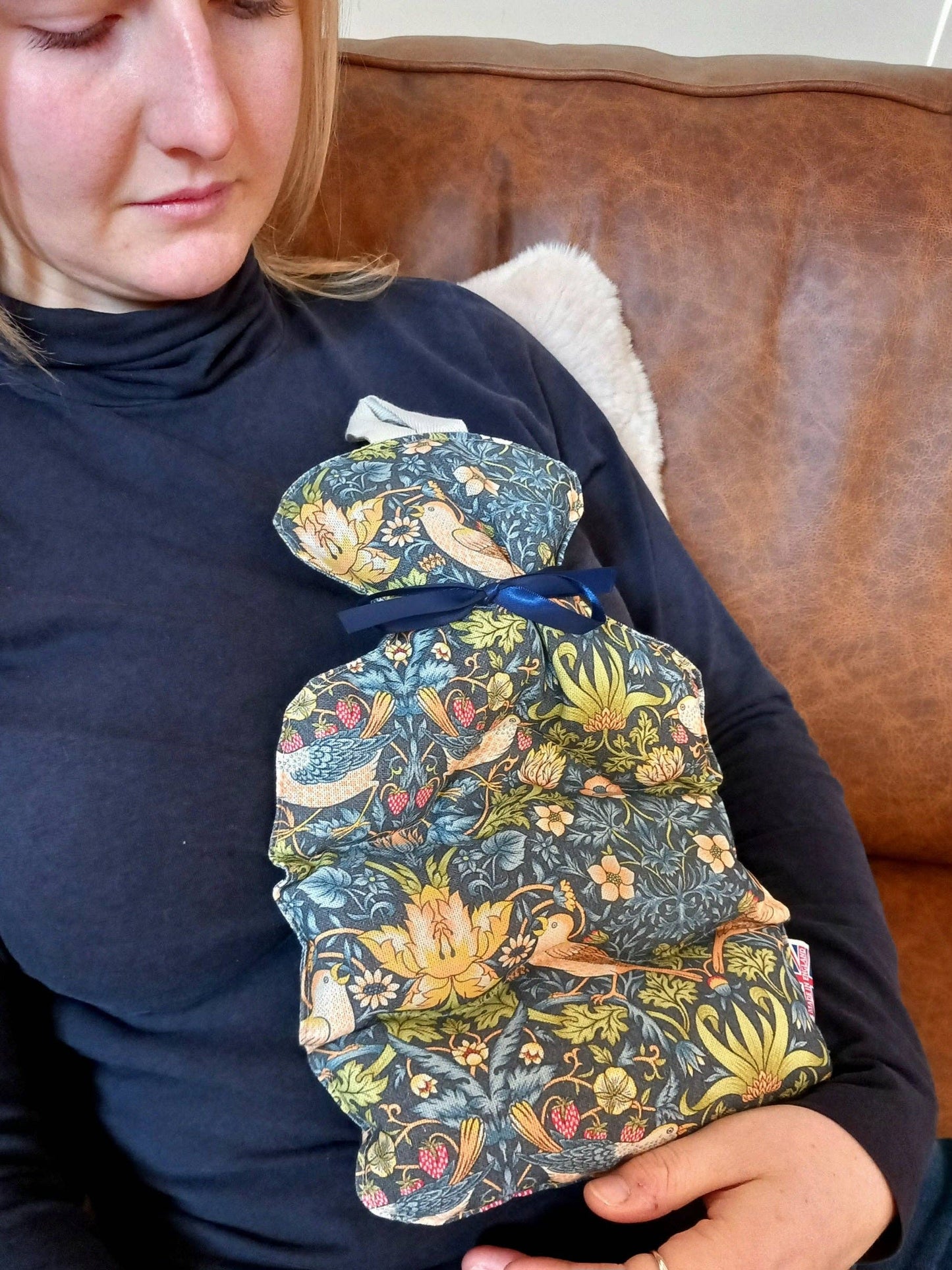 Wheat Bottle - William Morris Strawberry Thief, Navy
