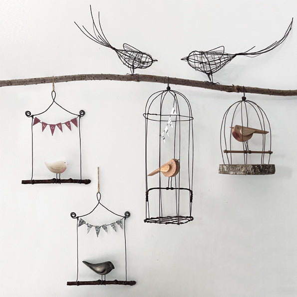 Bird on a swing - Robin