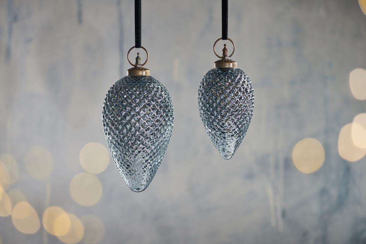 Harini - Giant Bauble - antique silvered blue