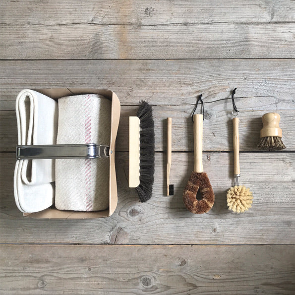 Round pot brush