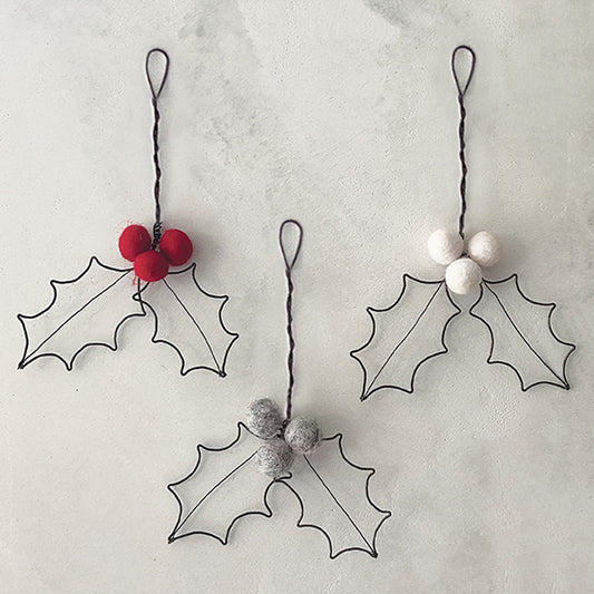Handmade Rusty Wire Holly