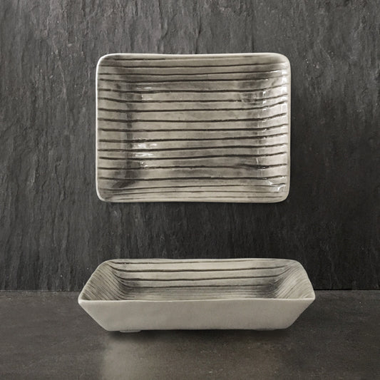 Porcelain dish - scratched lines design