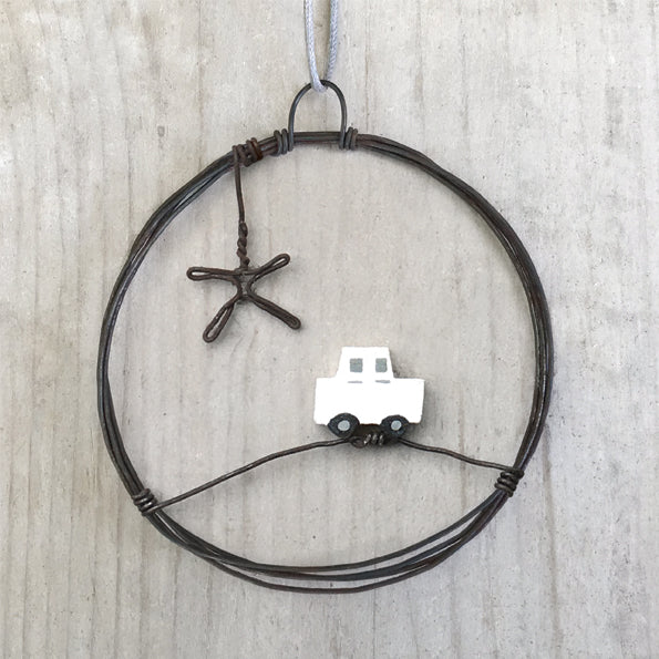 Rusty Wire Wreath - Car with Star