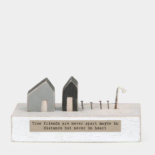 Wooden scene - Houses with Fence - True Friends