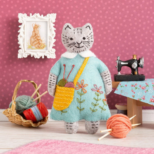 Mrs Cat Loves Knitting Felt Craft Kit