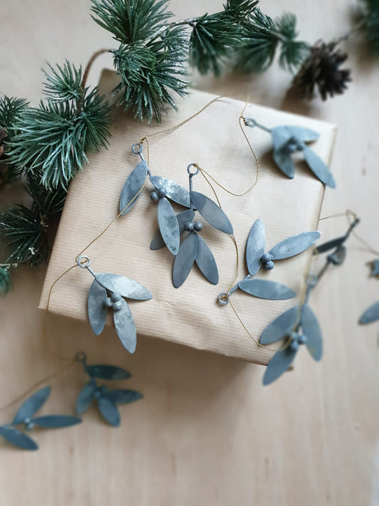 Mistletoe Garland