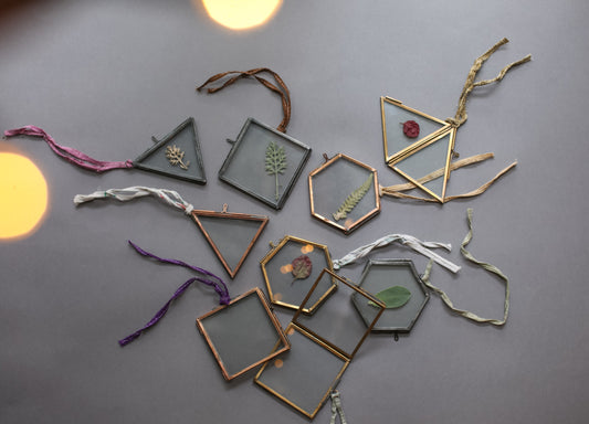 Tiny Kiko Hanging Frame - Antique Brass