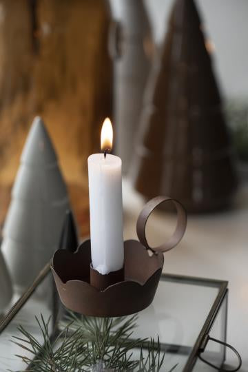 Candle holder with wavy edge